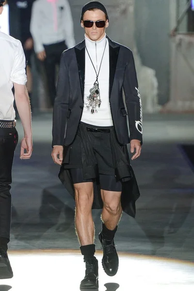 Look 11